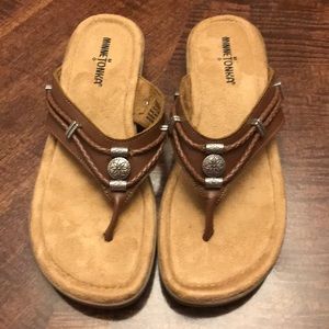 Minnetonka Silverthorne Thong Sandal Brown  Size 9